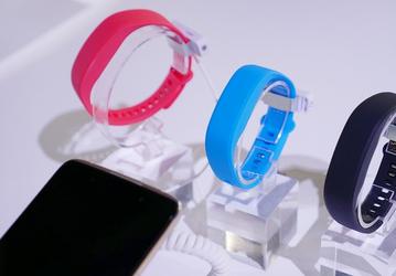 В новое семейство Alcatel Move вошли трекеры GPS и умный браслет