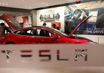 Электромобили Tesla получат обновленную версию автопилота