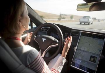 Tesla заверяла Mobileye, что не позволит водителям убирать руки с руля, но нарушила обещание