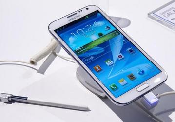 Смартфон Samsung загорелся на борту индийского самолета во время полета