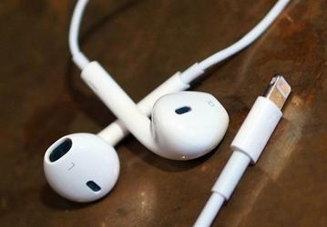 Некоторые владельцы iPhone 7 сообщают о некорректной работе проводной гарнитуры EarPods с разъемом Lightning