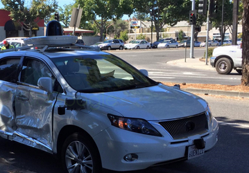 Самоуправляемый автомобиль Google попал в самое серьезное ДТП за несколько лет тестирования