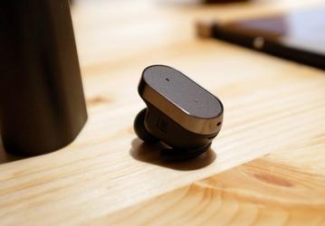 Умный наушник Sony Xperia Ear попадёт в продажу в ноябре