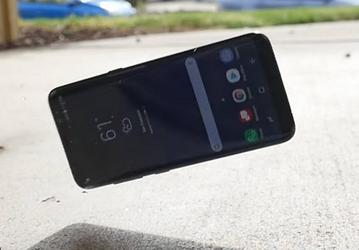 Смартфон Samsung Galaxy S8 не прошел тест на прочность при падении с высоты 1,5 м