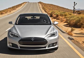 Tesla ощутимо снизила цену автомобиля Model S 75 и добавила ему опций