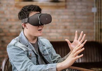 Гарнитура Xiaomi Mi VR Play 2 стоит всего 14 долларов