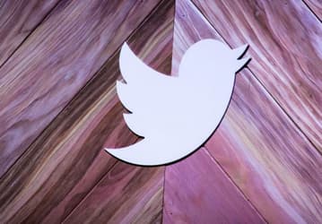 Компания Twitter нарастила пользовательскую базу, но всё ещё остаётся убыточной