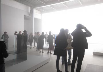 Крупнейшая в мире осветительная установка такого рода LG Wall of the Sun включает 30 000 панелей OLED