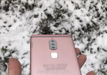  Смартфон LeEco LE X920, который представят 11 апреля, стал героем нового ролика