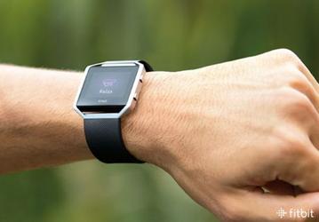 Fitbit выпустит свои первые умные часы осенью, хотя ранее собиралась сделать это весной