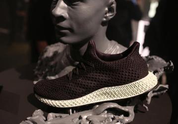 Adidas планирует начать серийный выпуск обуви методом 3D-печати
