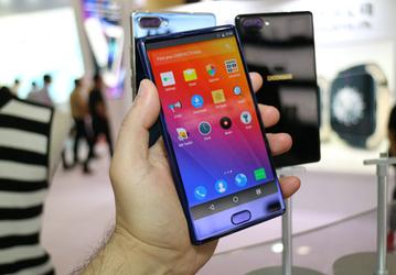В Гонконге показали смартфон Doogee MIX, похожий на Xiaomi Mi Mix