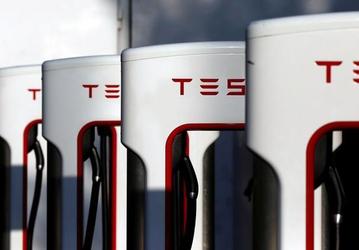 Tesla договорилась с бывшим руководителем программы разработки автопилота вне суда