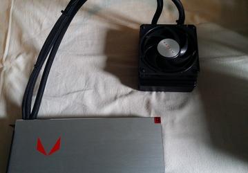 Видеокарта Radeon Vega 64 Liquid Cooled Edition оснащена ЖСО Cooler Master, благодаря которой температура GPU составляет 53 градуса