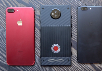 Видео дня: монструозный прототип смартфона Red Hydrogen, который напоминает флагманы Moto 