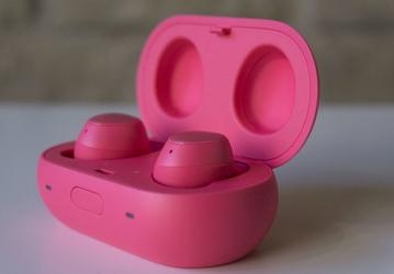 Беспроводные наушники Samsung Gear IconX второго поколения выделяются значительно лучшей автономностью 