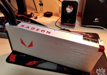 Фотогалерея дня: видеокарта Sapphire Radeon RX Vega 64 с жидкостной системой охлаждения