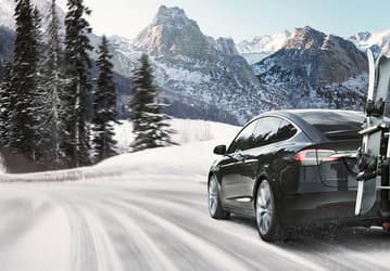 Tesla снова снижает цены на свои авто