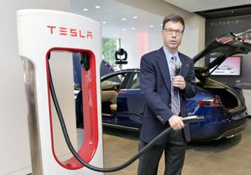 Ветеран Tesla, который возглавлял отдел аккумуляторных батарей, покинул компанию после 11 лет работы