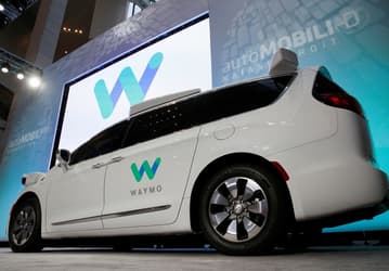 Кузов беспилотных автомобилей Waymo сможет менять жесткость при столкновении с пешеходами