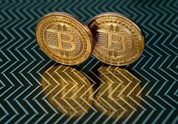 Криптовалюта Bitcoin разделилась на две