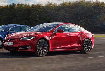 Автомобили Tesla снова подешевели