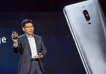 Huawei ведёт переговоры с AT&T и Verizon о начале продаж операторских смартфонов в США 