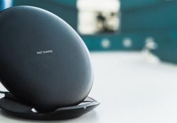 Вместе с Galaxy S9 компания Samsung должна выпустить новое беспроводное зарядное устройство