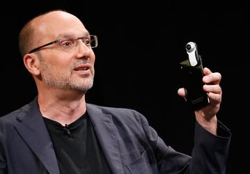 Уже никто никуда не идет: создатель Android вернулся в Essential 