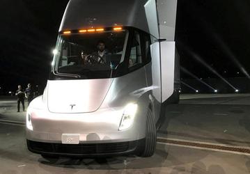 Компания PepsiCo сделала крупнейший заказ на грузовики Tesla Semi