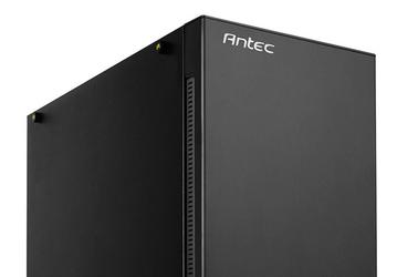 Боковые панели корпуса Antec P110 Silent покрыты звукоизолирующим материалом