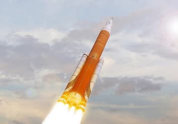 Первый запуск ракеты-носителя SLS могут сделать пилотируемым, но это потребует трёхлетней отсрочки 