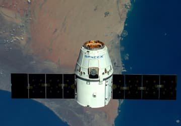 Космическому кораблю SpaceX Dragon не удалось состыковаться с МКС