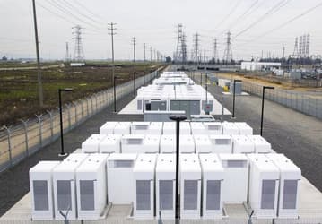 Tesla запустила крупнейшее в мире резервное хранилище энергии, использующее только литий-ионные аккумуляторные батареи