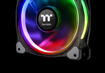 В набор Thermaltake Riing Plus 12 LED RGB Radiator Fan TT Premium Edition входят три вентилятора и контроллер