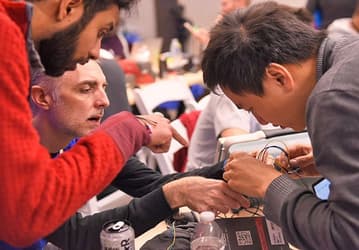 На мероприятии Motorola Hackathon команды показали, что модули для смартфонов могут быть действительно интересными и полезными