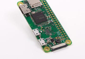 Микрокомпьютер Raspberry Zero W, поддерживающий Wi-Fi и Bluetooth, стоит $10
