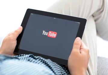 Каждый день пользователи YouTube просматривают видеозаписи суммарной длительностью более миллиарда часов 