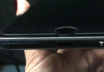 Владельцы iPhone 7 в матовом черном цвете жалуются на некачественную покраску корпуса