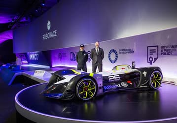 Беспилотный электромобиль Robocar предназначен для гонок