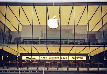 Apple откроет свой первый фирменный магазин на «вражеской» территории