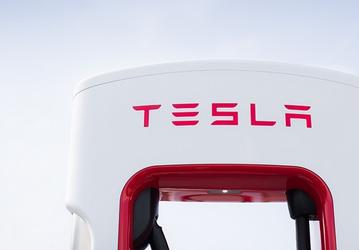 Tesla рассказала, во сколько новым владельцам её авто обойдётся зарядка на станциях Supercharger