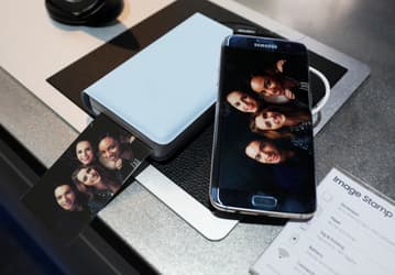 Samsung представила защищённую от воды портативную АС Level Box Slim и мобильный принтер Image Stamp