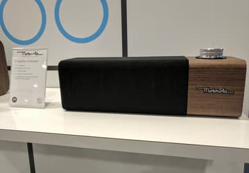Motorola Cristofer Connect — умная акустическая система с поддержкой Alexa и Google Assistant, выполненная в стиле ретро