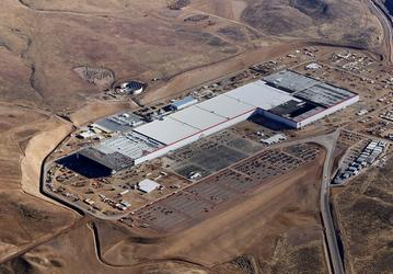 На заводе Tesla Gigafactory будут производить также некоторые детали для автомобилей Model 3
