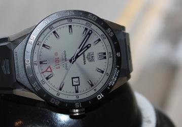 TAG Heuer продала почти втрое больше умных часов Connected, чем рассчитывала, и готовится к выходу новой модели