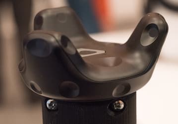 HTC Vive Tracker перенесёт движения любого предмета в виртуальную реальность