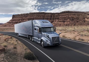 Volvo первой на рынке оснащает магистральные тягачи мультимедийной системой с поддержкой Apple CarPlay 