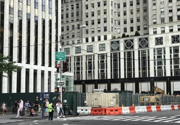 Самый известный официальный магазин Apple закрыт до конца следующего года