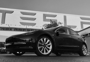 Первый серийный автомобиль Model 3 сошёл с конвейера Tesla